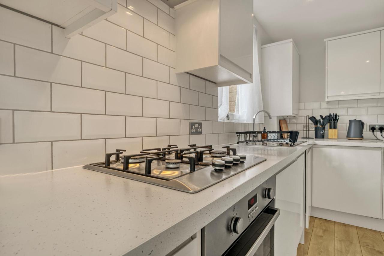 Homely 1Bed Apartment Vauxhall 런던 외부 사진