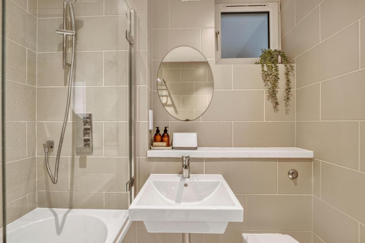 Homely 1Bed Apartment Vauxhall 런던 외부 사진